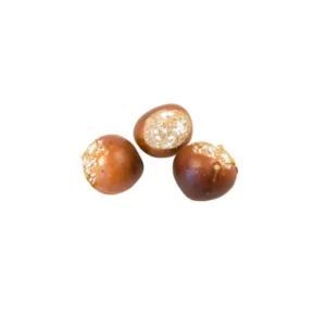 Marrons artificiels avec neige pour table marron et blanc