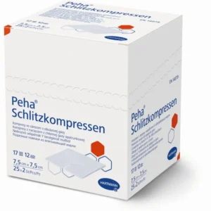 Bild eines Pakets mit Peha Schlitzkompressen, die steril und aus saugfähigem Verbandmull gefertigt sind. Die Kompressen sind in einer quadratischen Form von 7,5 x 7,5 cm. Das Paket enthält 25 Stück, aufgeteilt in zwei Beutel mit je 12 Kompressen. Die Vorderseite des Verpackungsdesigns zeigt eine klare Produktbezeichnung, das Logo der Marke Peha und Informationen zur Sterilität. Der Hintergrund ist hell und schlicht gehalten, wodurch das Produkt im Fokus steht.